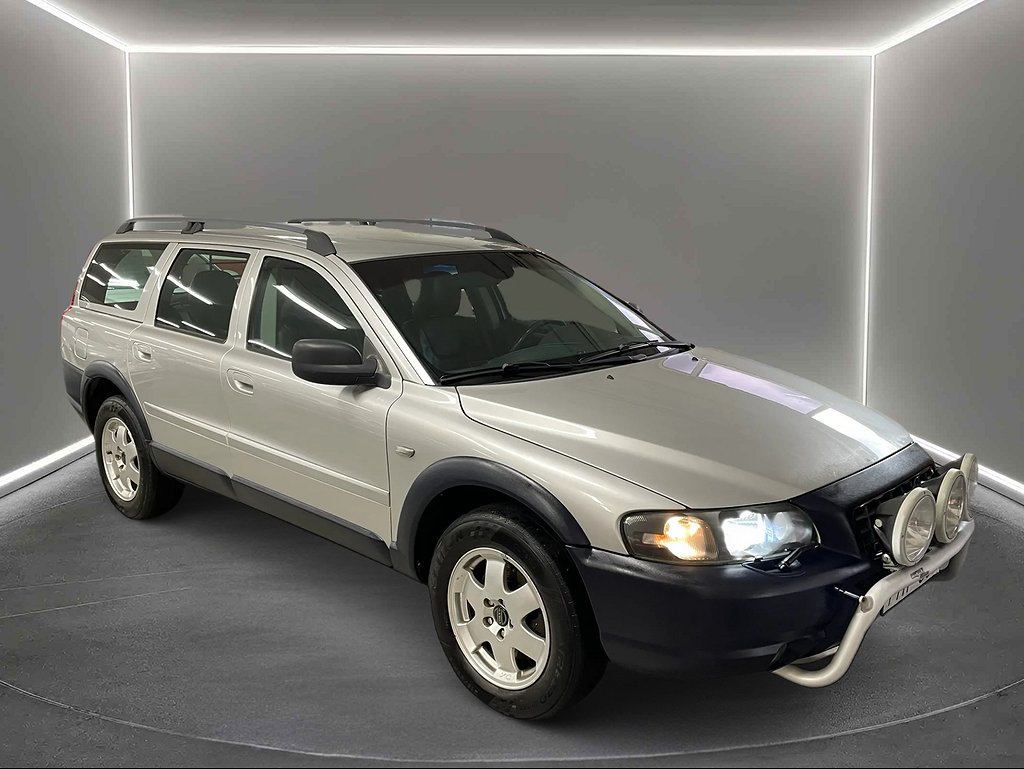 Volvo XC70 2.5T AWD Business 210hk Nykamrem/ Dragkrok/ Xenon