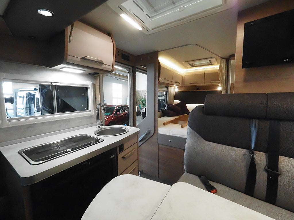 Knaus Van I 550 MF Cykelställ Markis 4 bäddar