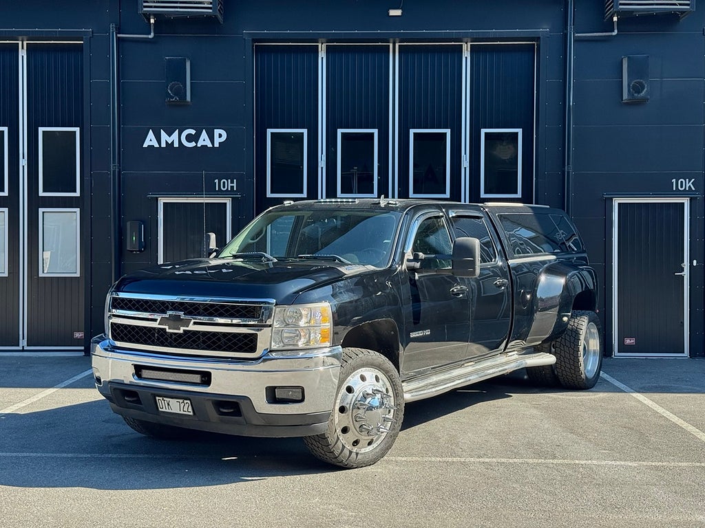Chevrolet Silverado 3500 / 22" American Forge / 6.6L Duramax V8 / Kåpa