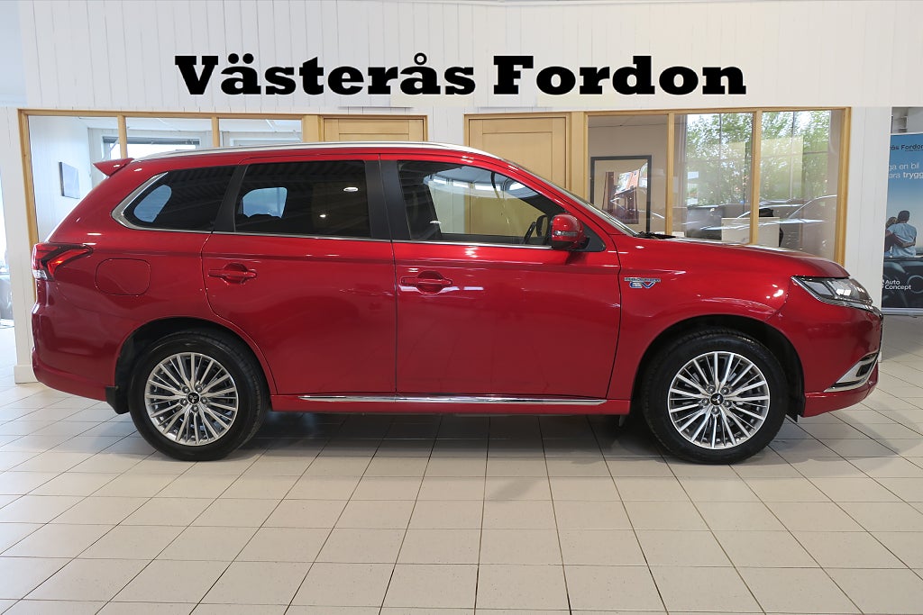 Mitsubishi Outlander PHEV AWD Business X 1 Ägare P-Värmare Drag 360° 
