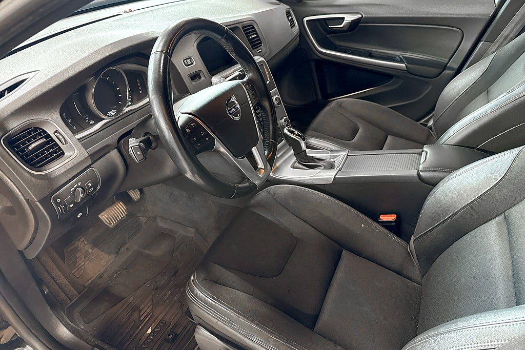 Volvo V60 Cross Country D4 Classic Momentum Kamrem bytt 2-Ägare NYBESIKTIGAD
