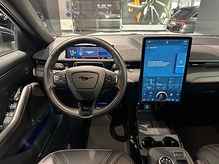 SUV Ford Mustang 6 av 16