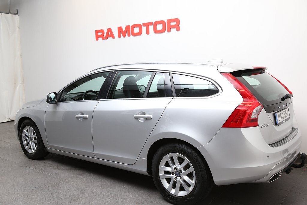 Volvo V60 D4 181hk S/S Summum BE Extraljus VOC Drag 2015