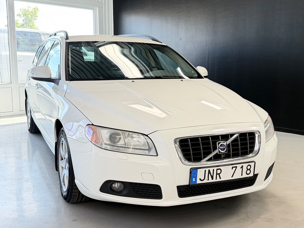 Volvo V70 2.0F 145hk Momentum | AC | Drag | Nybesiktad