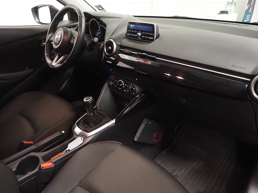 Mazda 2 1.5 SKYACTIV-G 90hk Core Motorvärmare Farthållare 2020