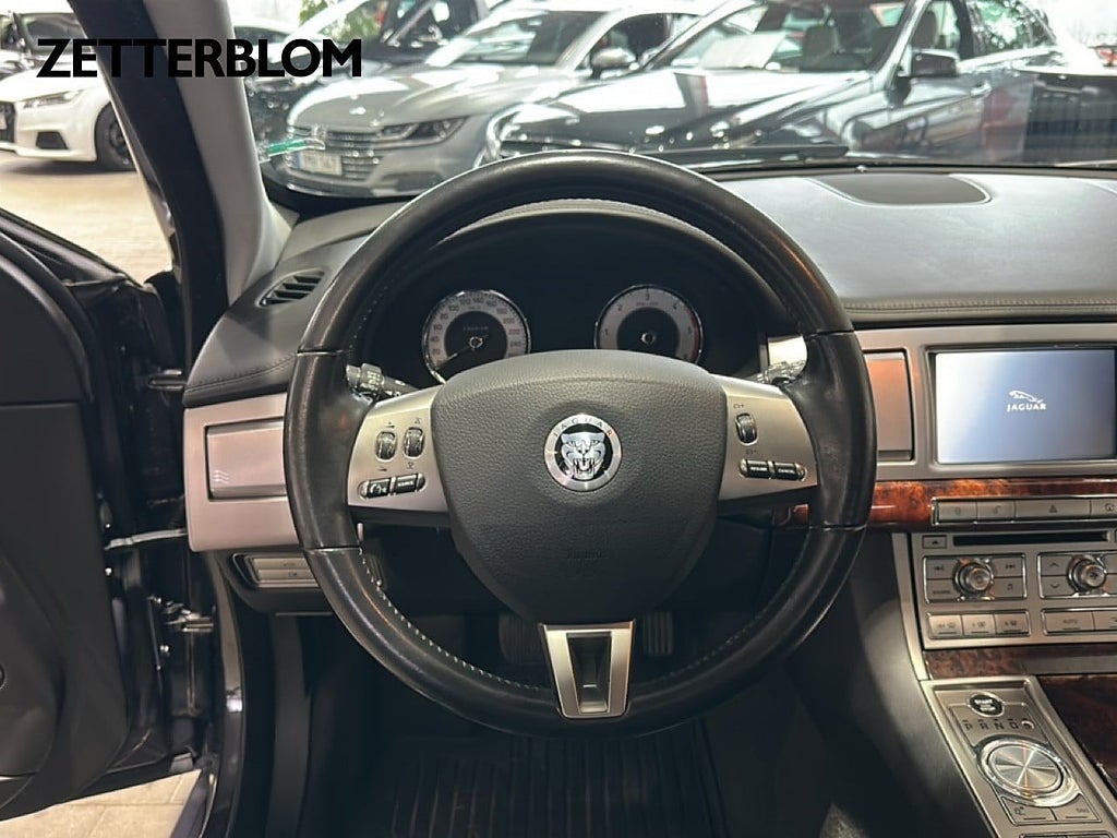 Sedan Jaguar XF 12 av 23