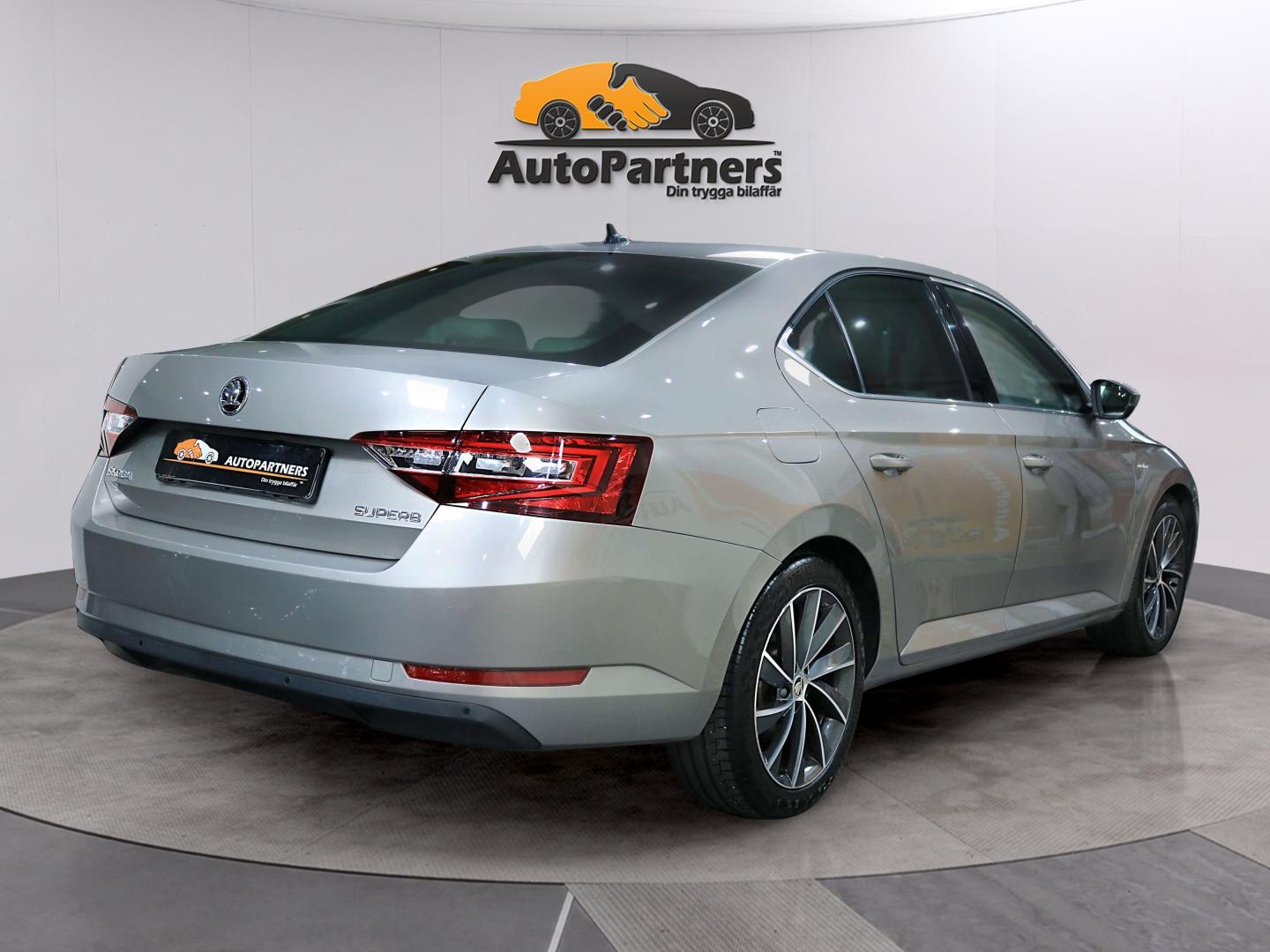 Skoda Superb 2016, bild 4/49