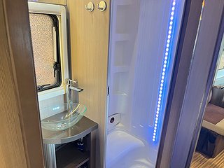Husbil-integrerad Adria SUPER SONIC I 701 SL 15 av 19