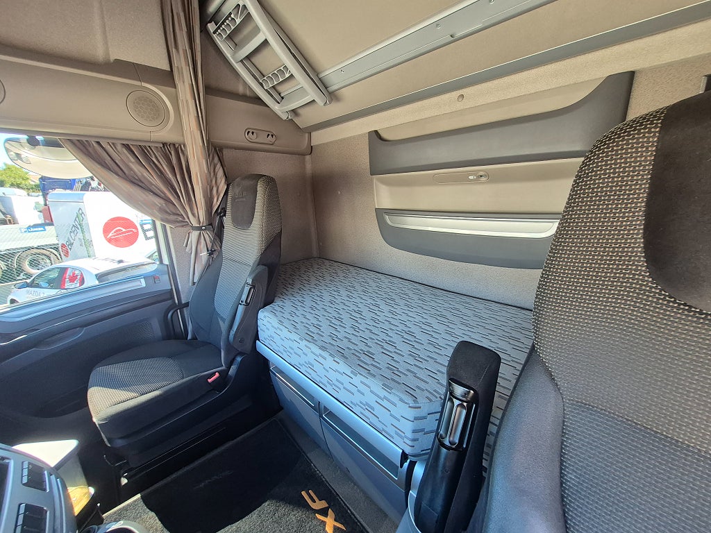 DAF XF 510 FTS 6x2 dragbil