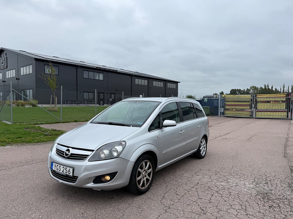 Opel Zafira Opel Zafira / / 7 sitsig / / 1 brukare / / 668kr Års sk