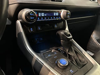 Toyota RAV4 Hybrid AWD Executive Drag Kamera MoK Skinn S/V-hjul – bild 21