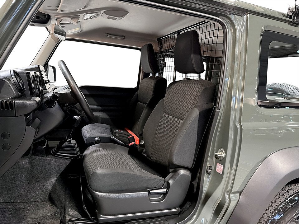 Bild på Suzuki Jimny Torakku 1.5 ALLGRIP 102hk 4WD - DRAG, NYSERVAD