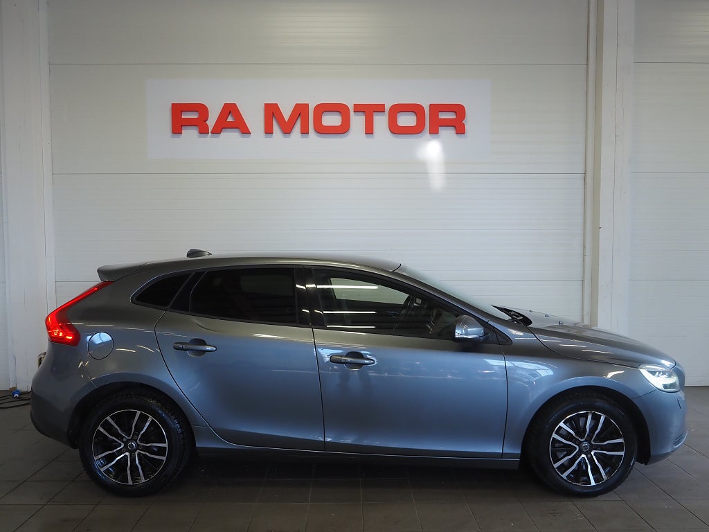 Volvo V40 D3 150hk Business Advanced Momentum | B-Kamera | VOC | 2017
