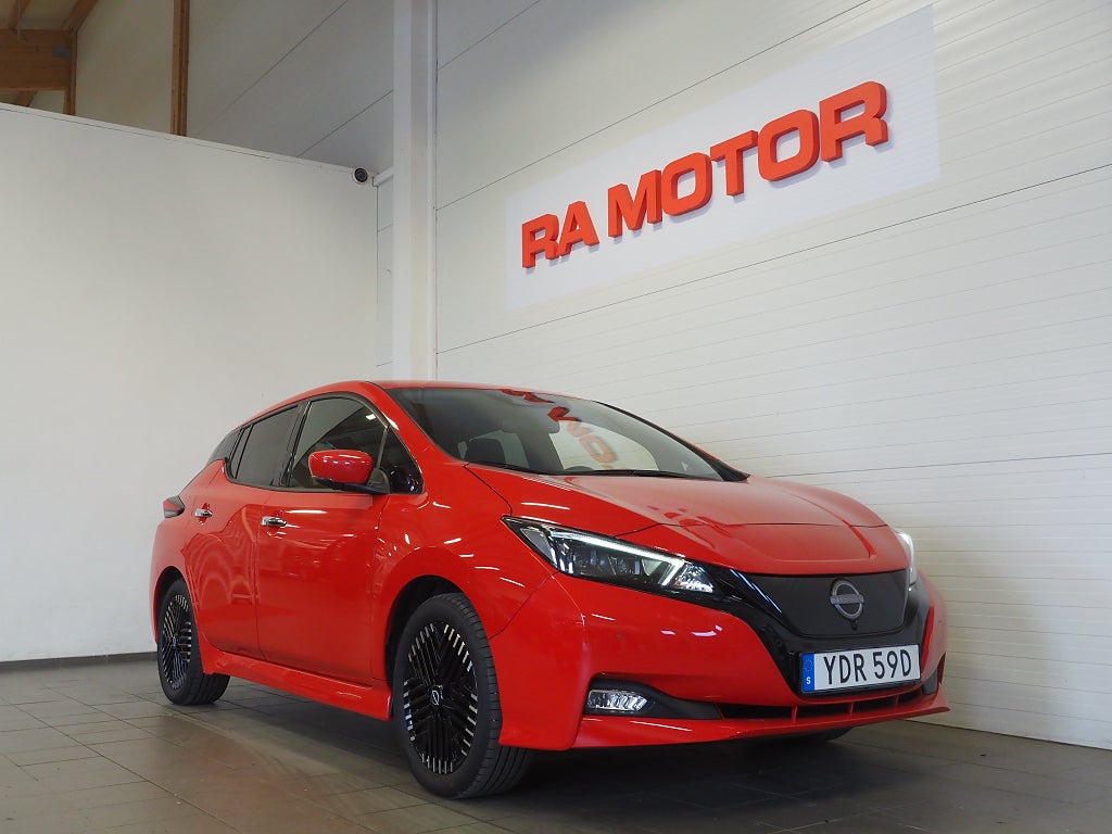 Nissan Leaf N-Connecta 40kWh | Värmepump | 360° Kamera | Moms | Nav 2023