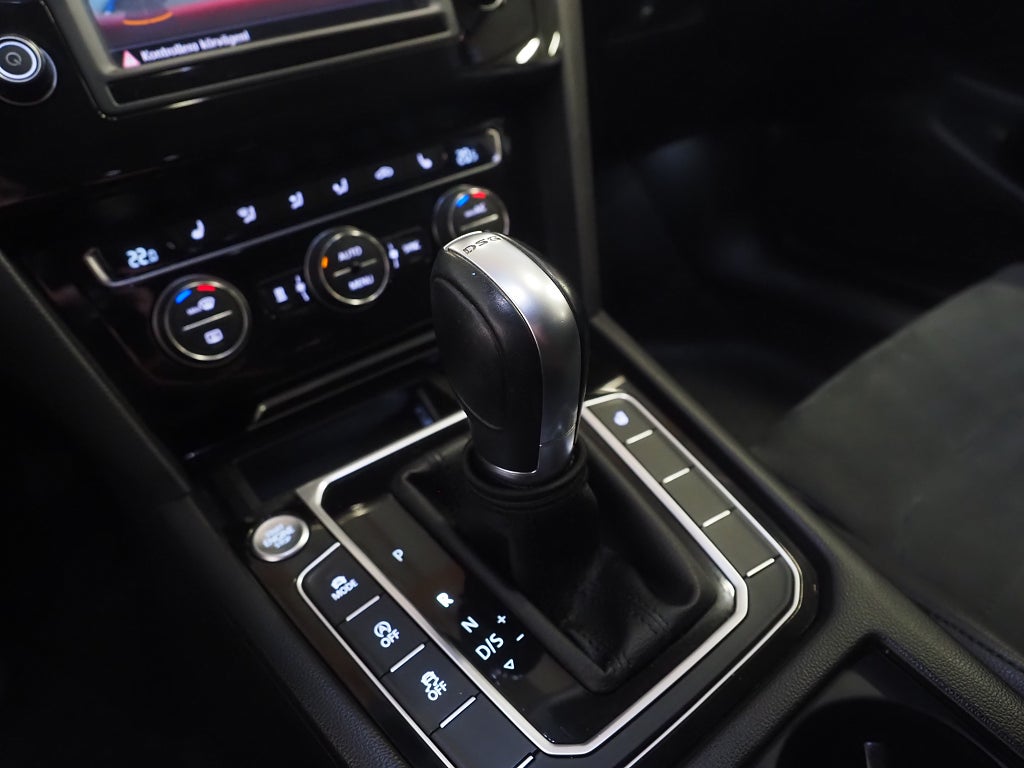 Volkswagen Passat Sportscombi 2.0 TDI R-Line | Värmare | Drag | 2017