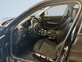 BMW 118d xDrive 5-dörrars Sport line Dragkrok Mvärmare Psens S&V – bild 7