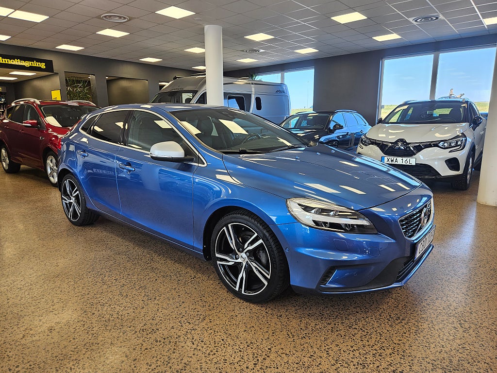 Volvo V40 D2 R-Design / Kamera / Navi / Värmare