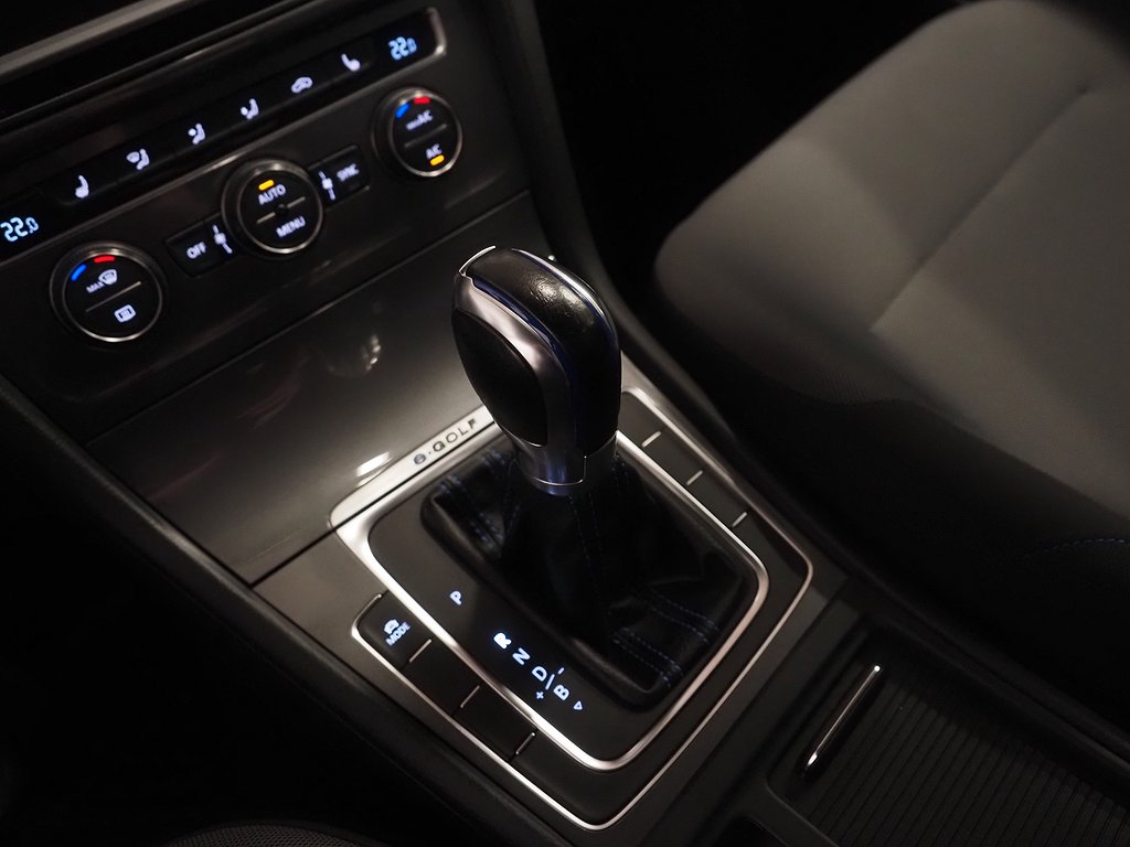 Volkswagen E-Golf 24.2 kWh Navigation Motorvärmare Låga mil 2015