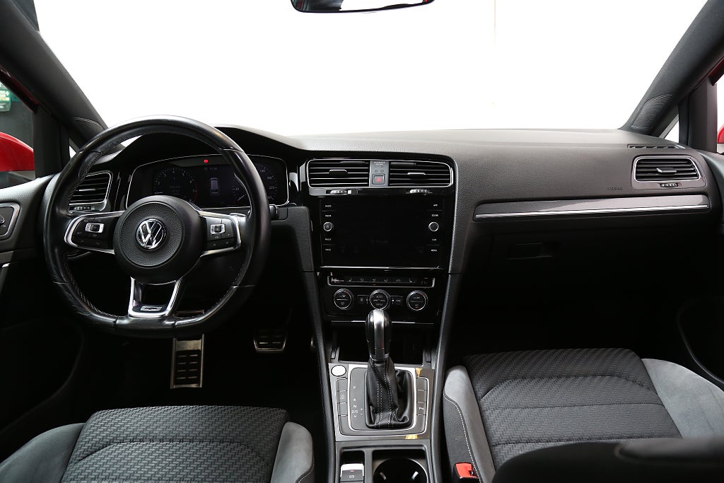 Volkswagen Golf 1,5 TSI 150hk R-Line DSG Sportscombi Värmare Drag 2019