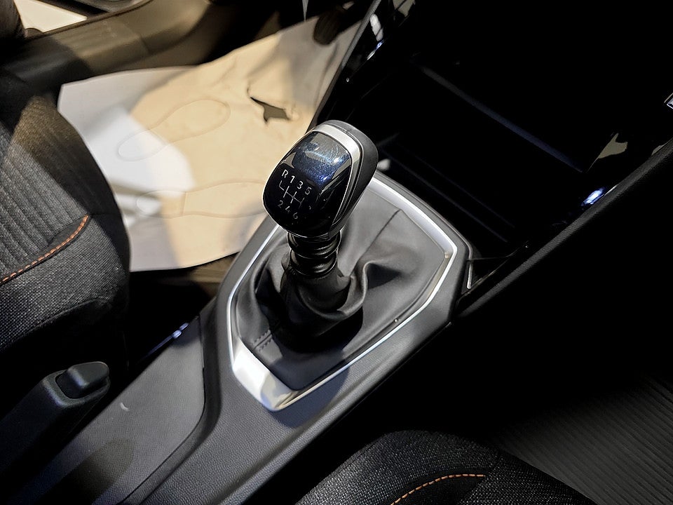 Bild på Peugeot 2008 Style 1.2 PT 100hk CARPLAY BACKSENSORER