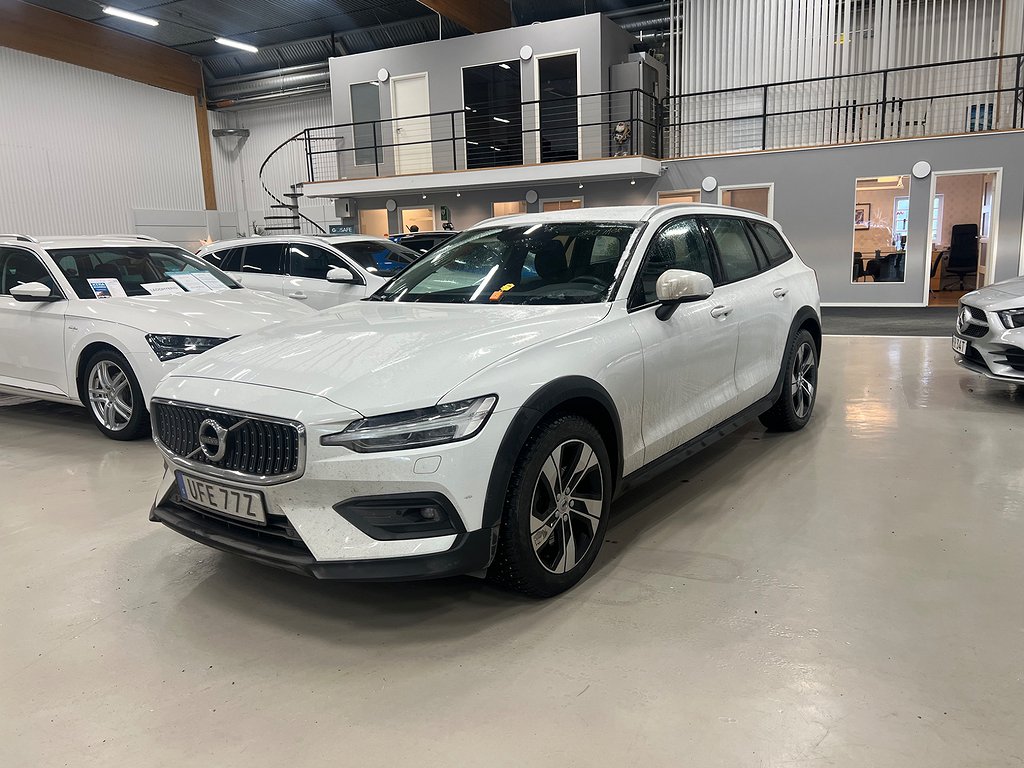 Volvo V60 Cross Country B4 AWD  Momentum Drag/Värmare/Nav