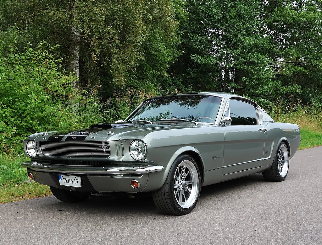Ford Mustang Fastback Restomod