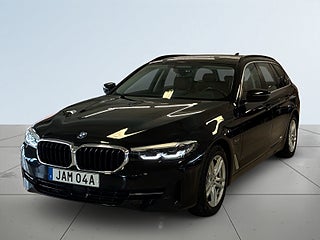 BMW 530e xDrive Touring MOMS Drag Kamera Rattvärme Navi S&V-däck
