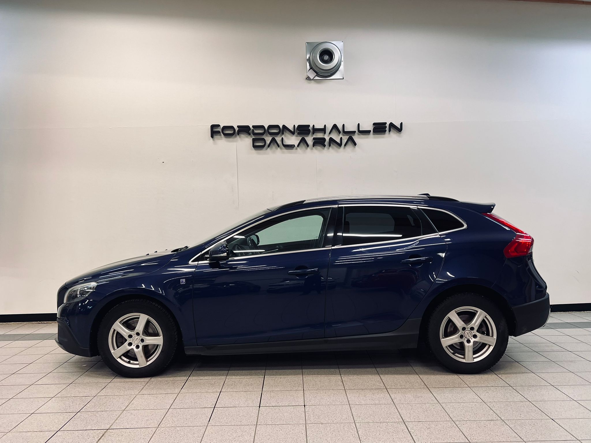 Volvo V40 Cross Country 2015, photo 4/45