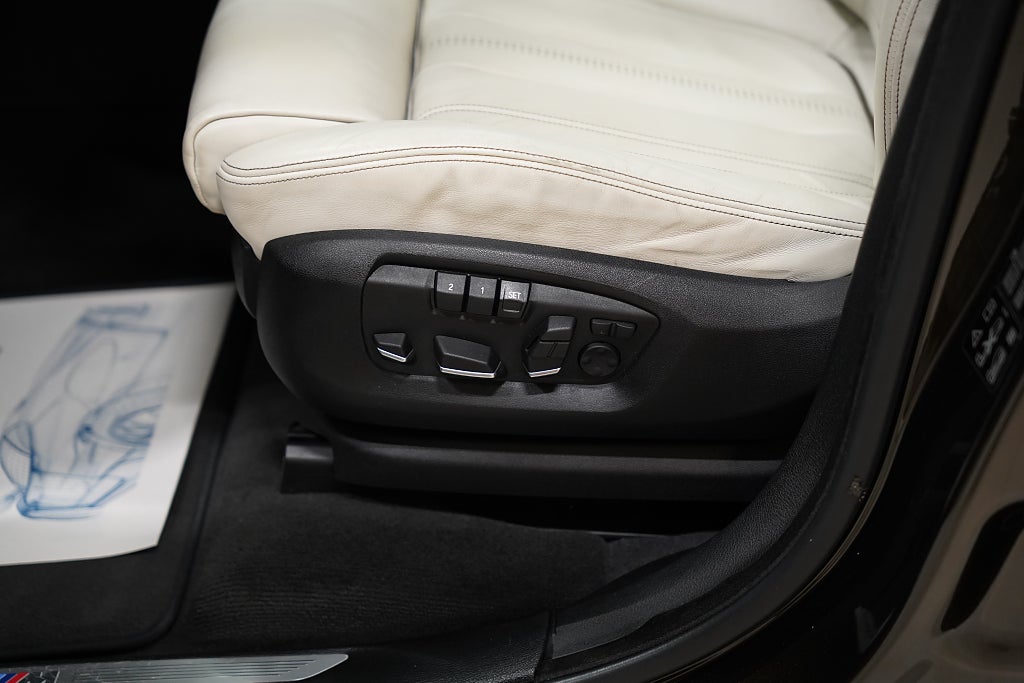 BMW X5 xDrive40d 313hk M Sport H/K 360° Pano D-värm HUD Komfor