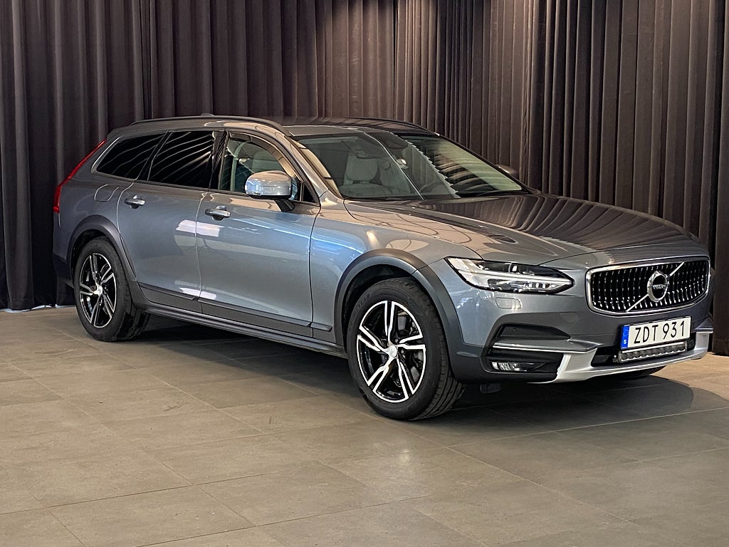 Volvo V90 Cross Country D4 AWD Business / Dragkrok / Skinn / Värmare