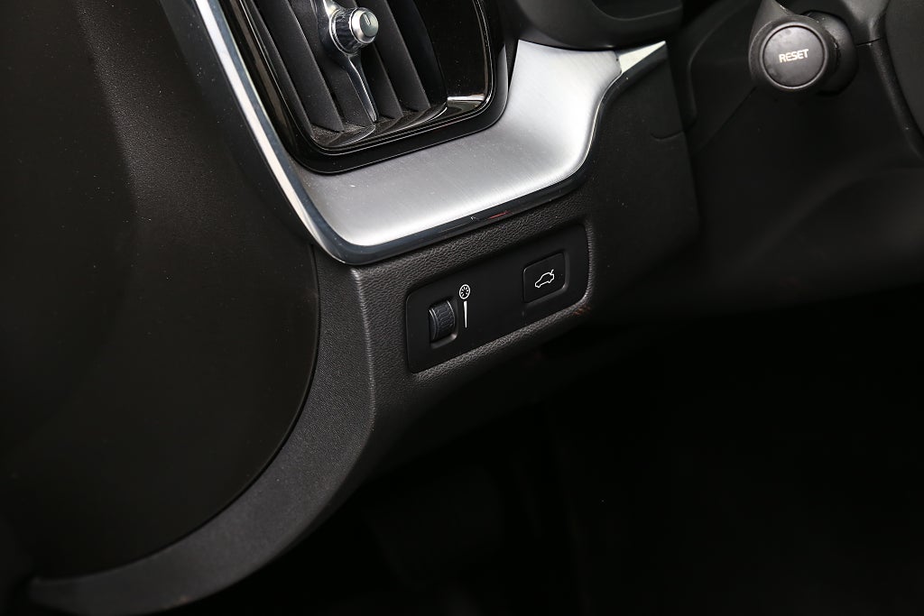 Volvo XC60 B5 Bensin 250hk Momentum Adv Se Aut Navi VOC Leasbar 2020