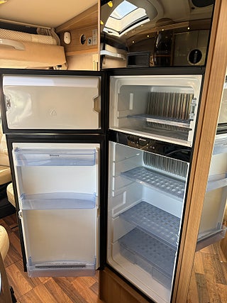 Husbil-integrerad Hymer B 678 ED-S 3.0 177HK AUT,  Långbädd & hyttsäng! ALDE! 10 av 21