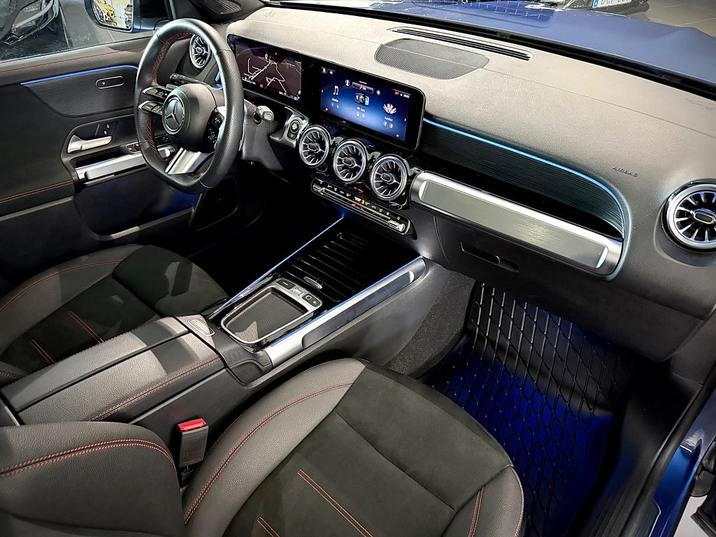 Mercedes-Benz GLB 200 AMG Premium 7 sits Värmare Glastak Drag - bild 12