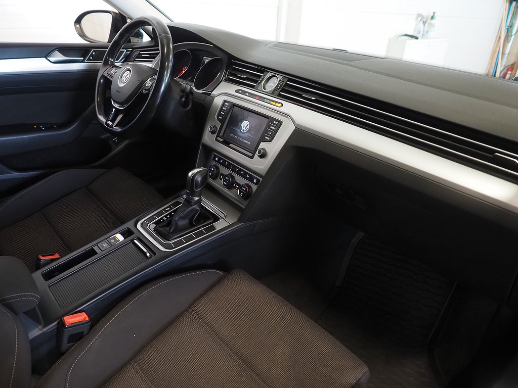 Volkswagen Passat Sportscombi 2.0 TDI Drag D-Värm Kamera 2015