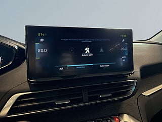 Peugeot 3008 HYBRID4 300 EAT Allure S&V-hjul/Carplay/360/Nav/Keyless – bild 15