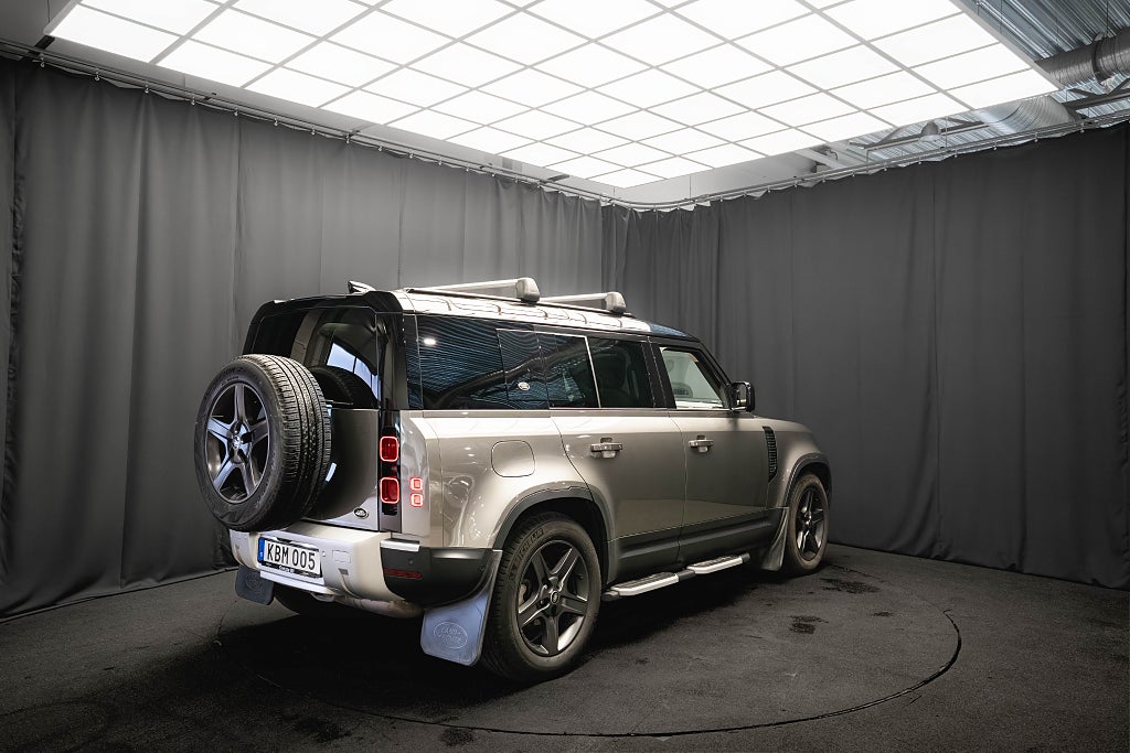 Land Rover Defender 110 D250 7-sits PANO LUFT D-VÄRM DRAG MERIDIAN 360 MOMS