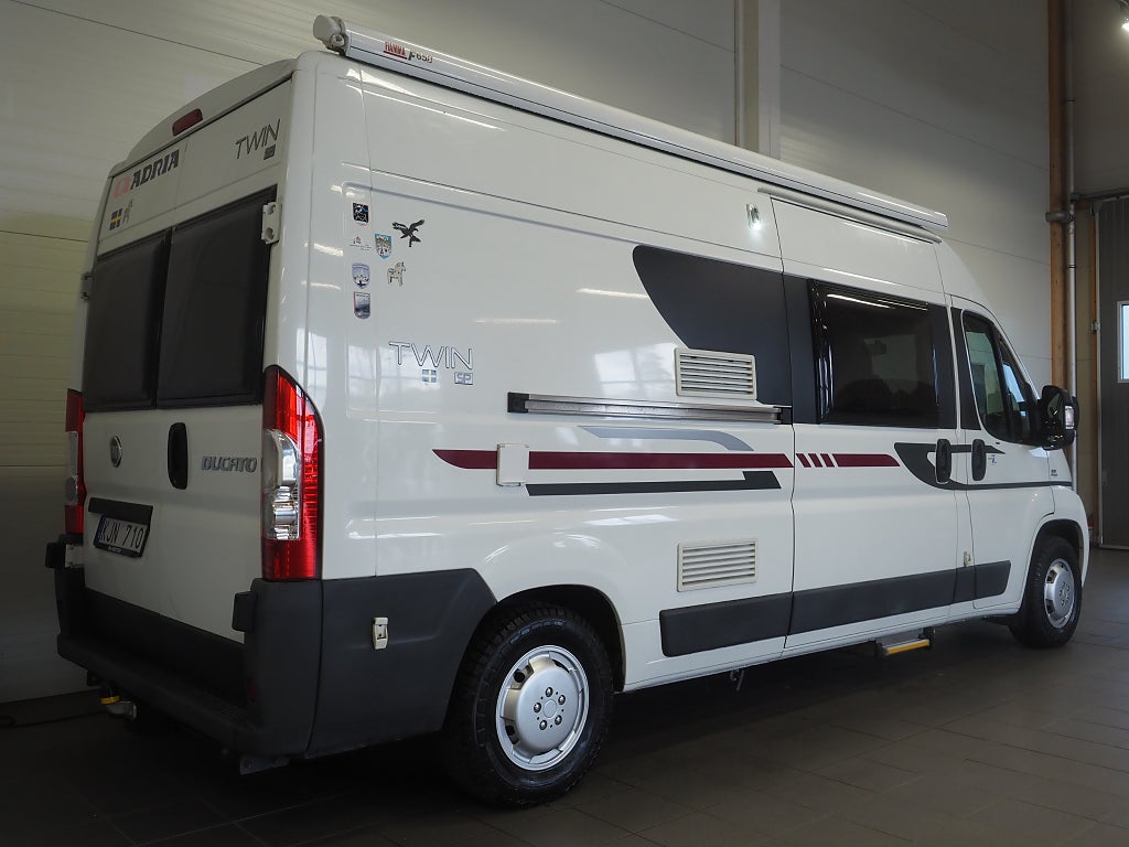 Adria Twin SP 120hk | Markis | Dragkrok | Under 6m | Plåtis 2011