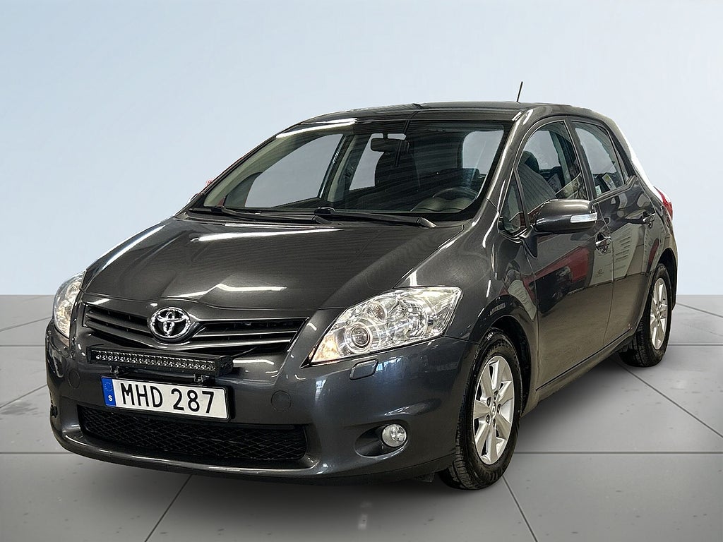Toyota Auris 5-dörrar 1.4 D-4D Plus M-Värmare/LED/S&Vdäck/Kirunakörd