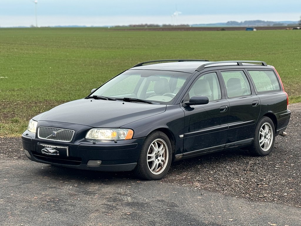 Volvo V70 2.5T | AUTOMAT | DRAG | SKINN | BESIKTAD 