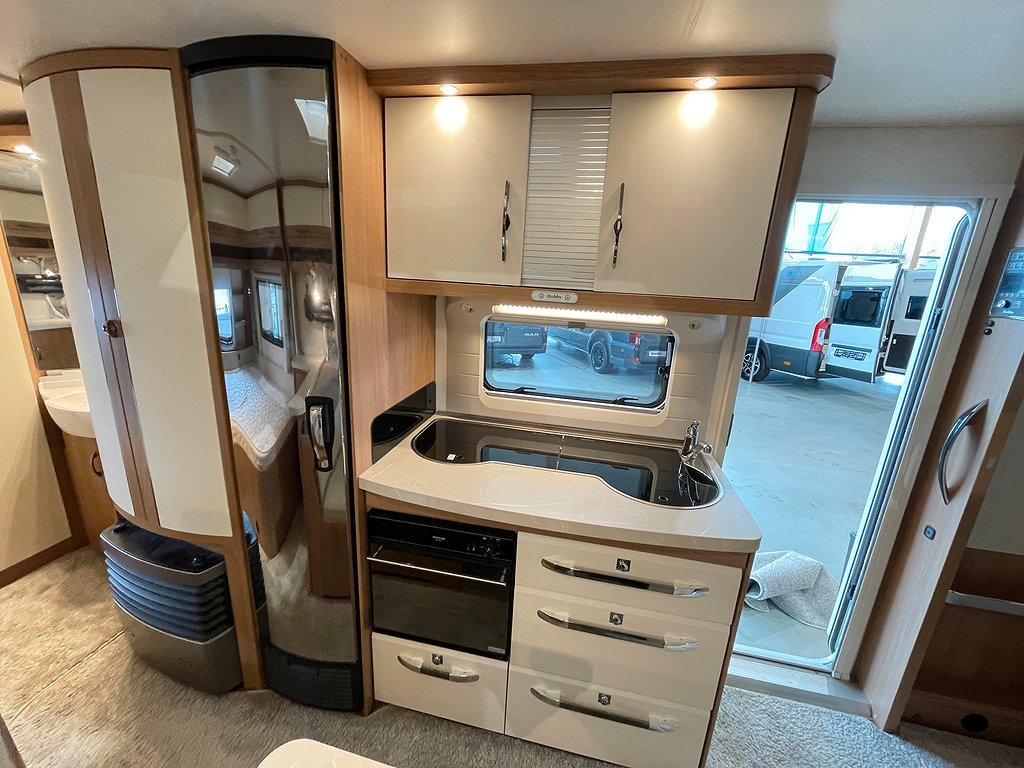 Hobby 560 De Luxe KMFE /Barnkammare/Markis/Ugn/6 bäddar - Hobby