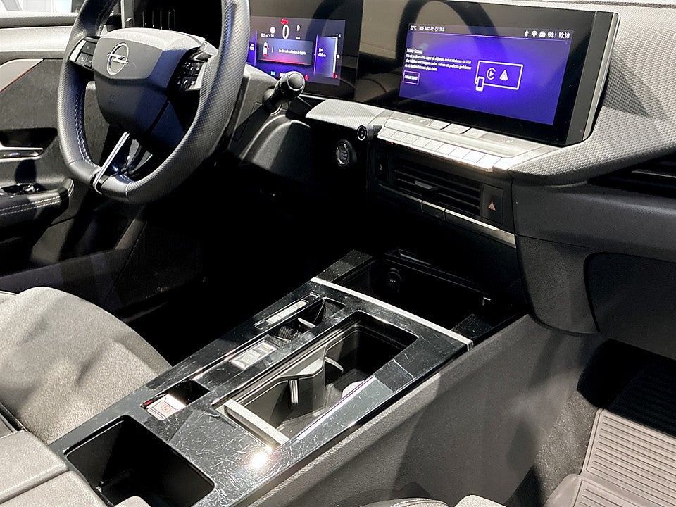 Bild på Opel Astra 5D GS 1.2 PT 130hk Aut B-KAMERA CARPLAY