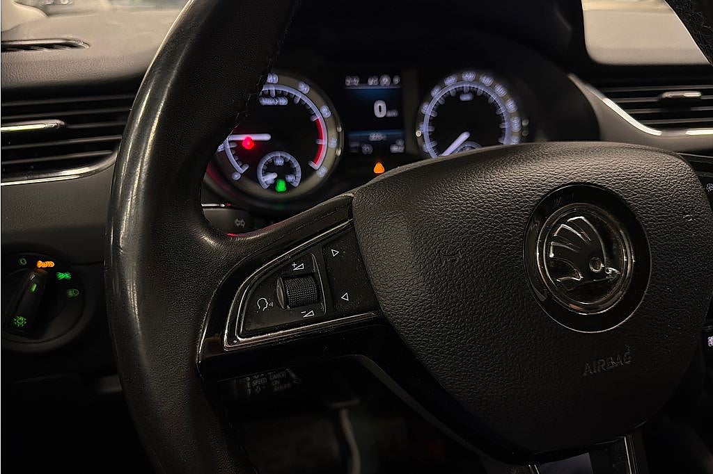 Skoda Octavia SKODA OCTAVIA III Combi 1.5 TSI G-TEC, MOMS, V-hjul, Drag