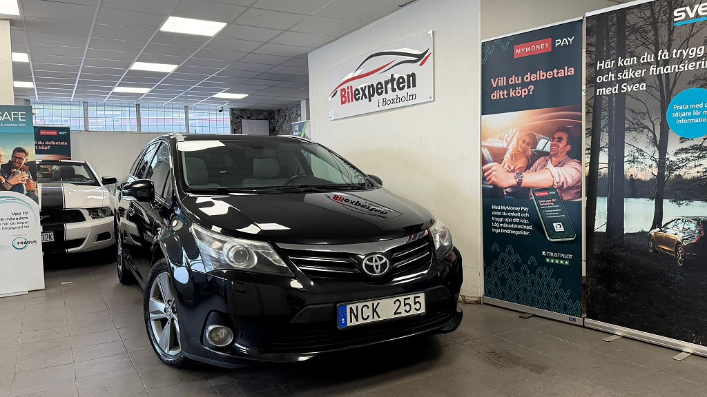 Toyota Avensis Kombi 2.0 D-4D Executive, Premium|Gps|Pano-tak|B-kamera