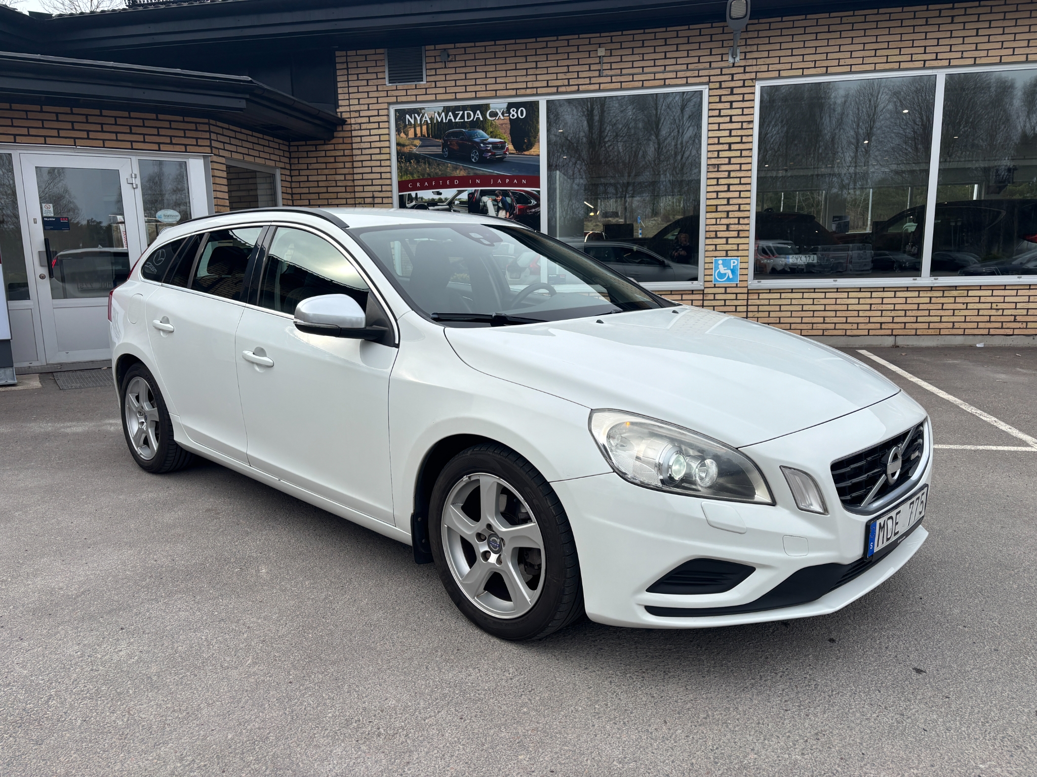 Volvo V60 2012, photo 7/44