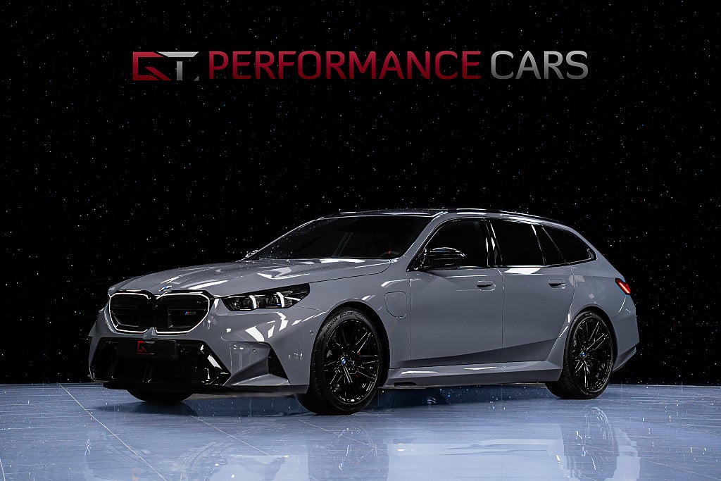 BMW M5 Touring G99 MOMS Brooklyn Pano  Carbon B&W Drag 3.99%
