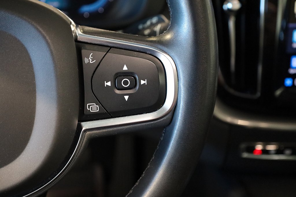 Volvo XC60 T6 Recharge 350hk AWD Core Edition Panorama Drag 2023