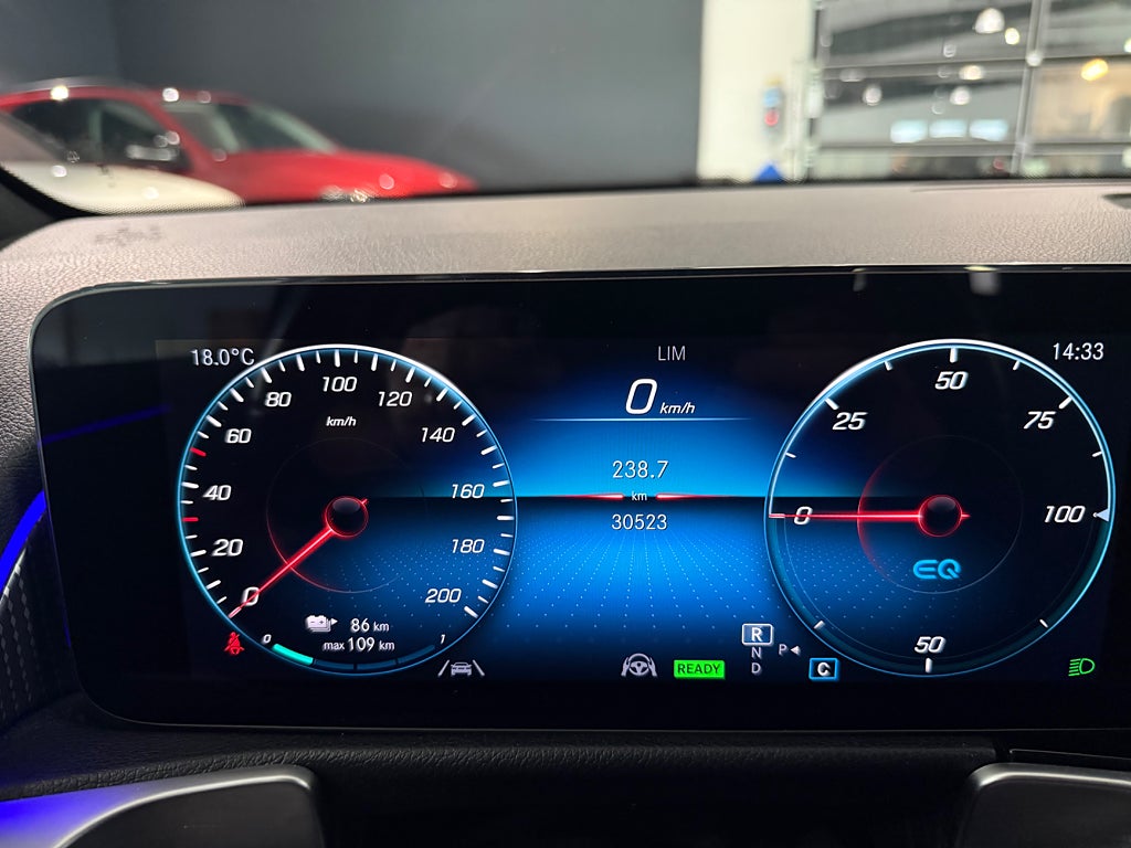 Mercedes-Benz EQB 300 4MATIC Progressive Line Värmare Navi - bild 14