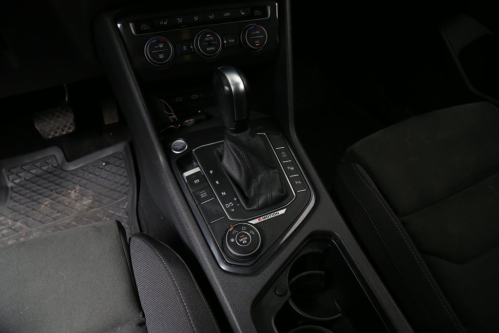 Volkswagen Tiguan Allspace 2,0 TDI 200hk 4M R-Line 7-sätes Värmare Drag 2021