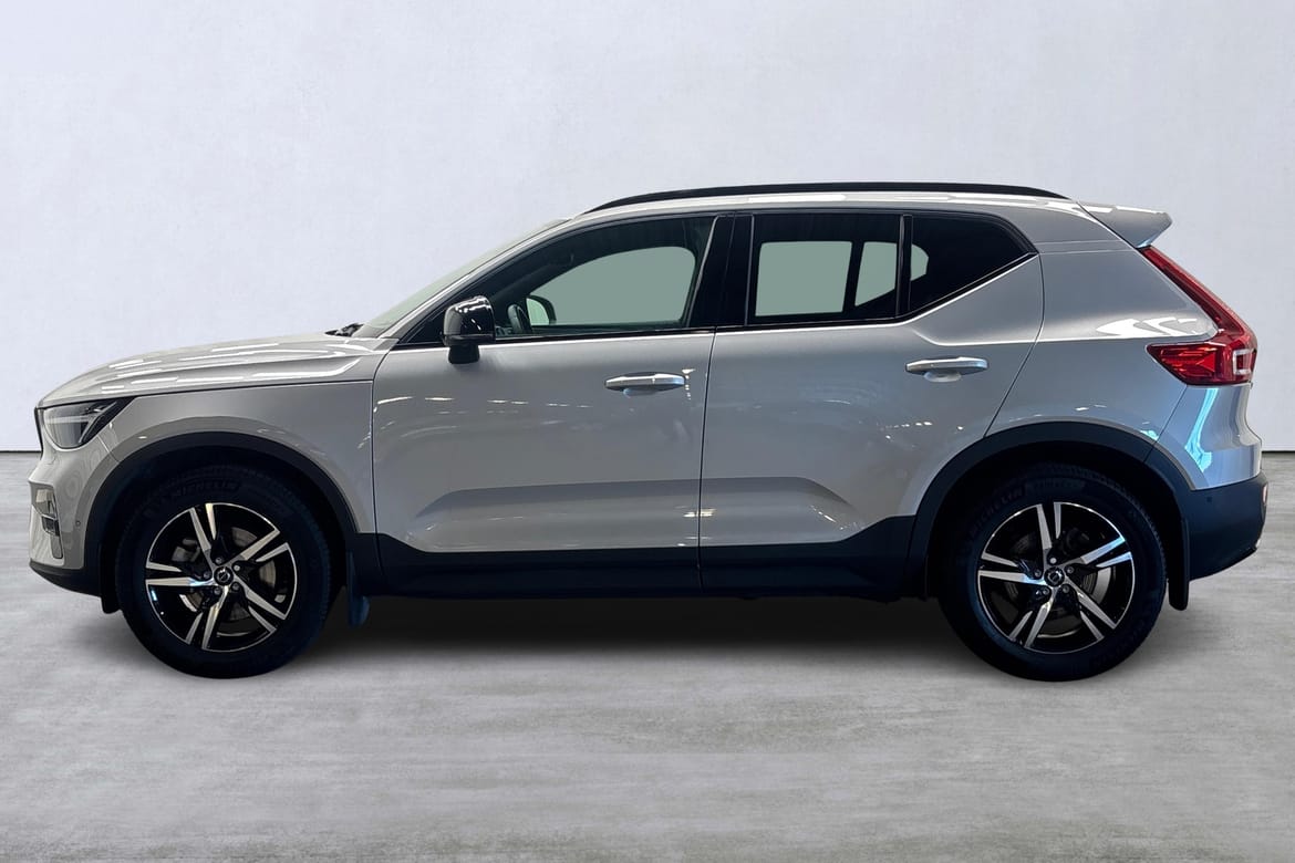 Volvo XC40 B3 FWD Bensin Plus Dark 2025, bild 2/56