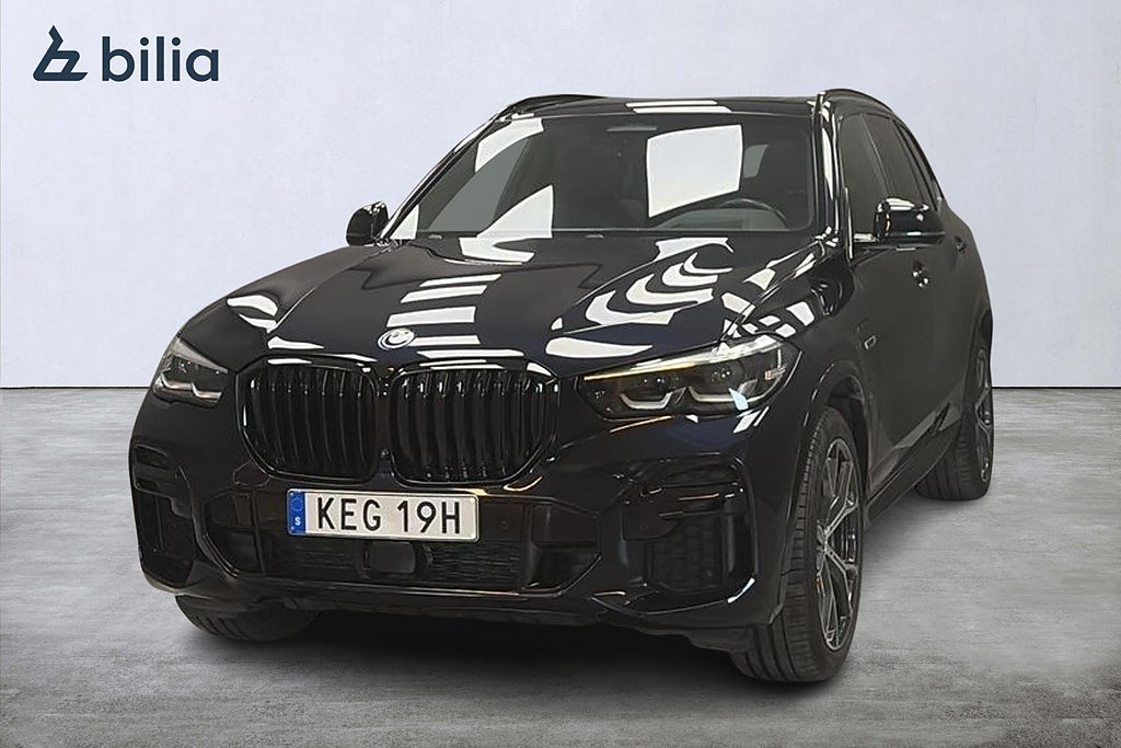 BMW X5 xDrive45e/M-Sport/HuD/360°/Pano/Drag/Låga Mil